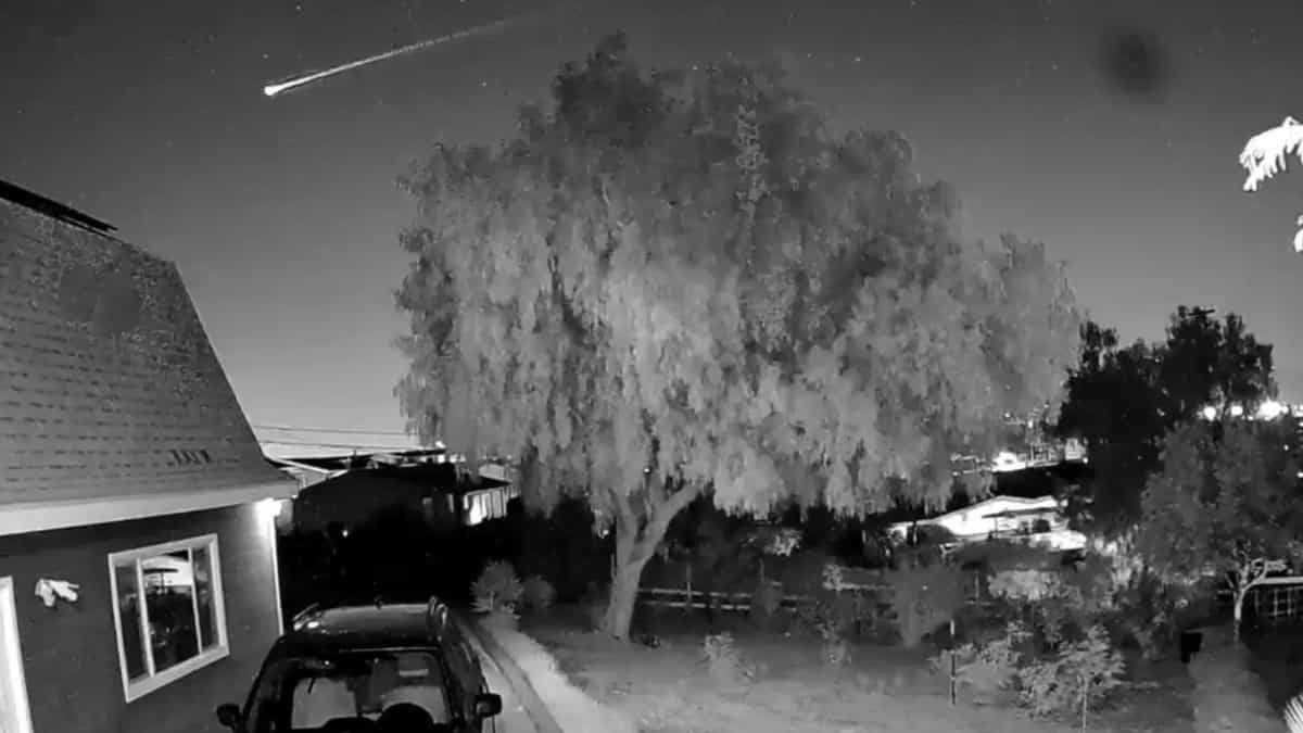 Watch: Mysterious fireball flies through night sky from California to Texas. People say it was... Watch: Mysterious fireball flies through night sky from California to Texas. People say it was...
