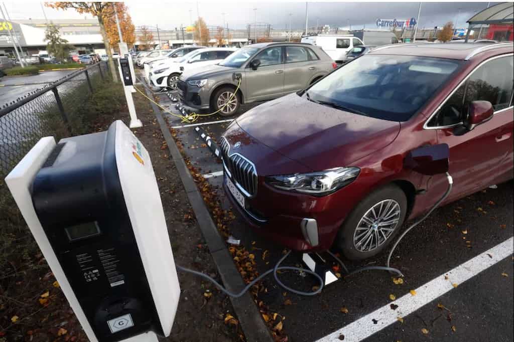 BMW's Q2 profit margin falls short due to China market challenges