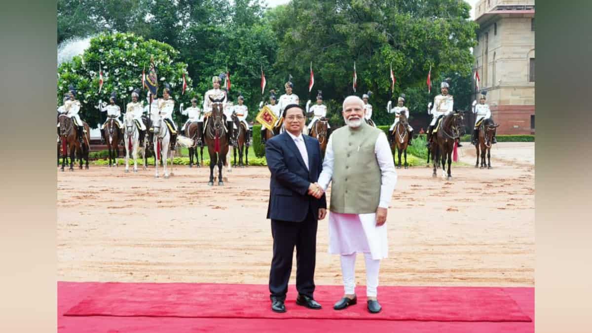 India offers $300mn loan to Vietnam during PM Pham Minh Chinh's New Delhi visit
