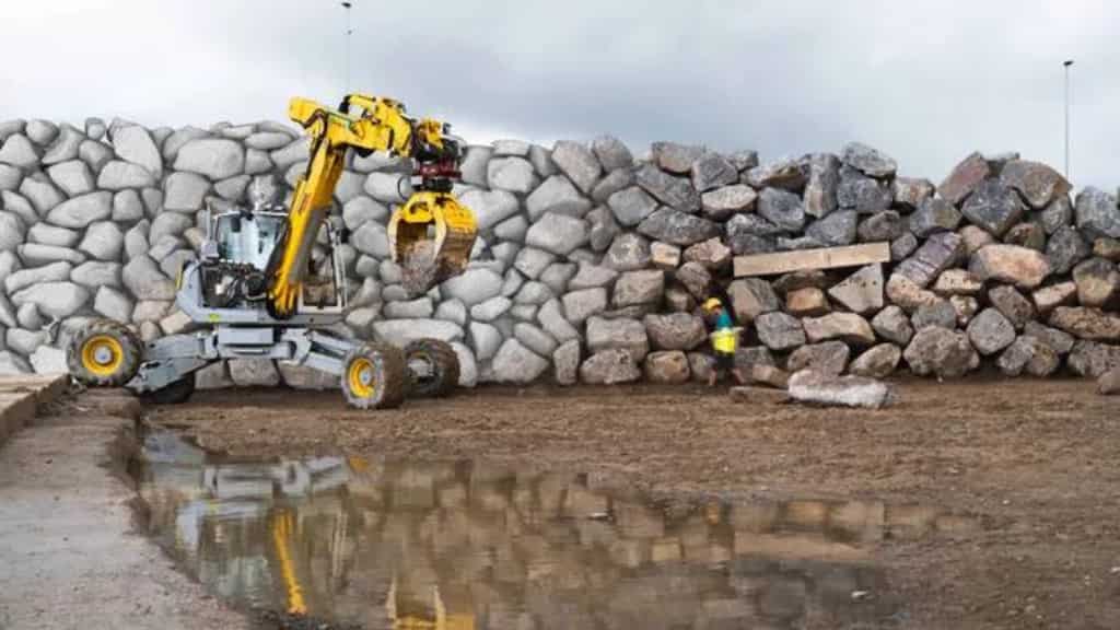 Humans are now planning to build stone walls on Moon using robots. Here's why
