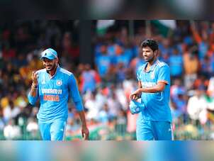 SL vs IND, 2nd ODI: Rohit runs to BEAT UP  Washington Sundar for pulling out of run-up | WATCH