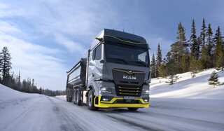 Truck makers turn to hydrogen combustion engines for quick low-emission transition