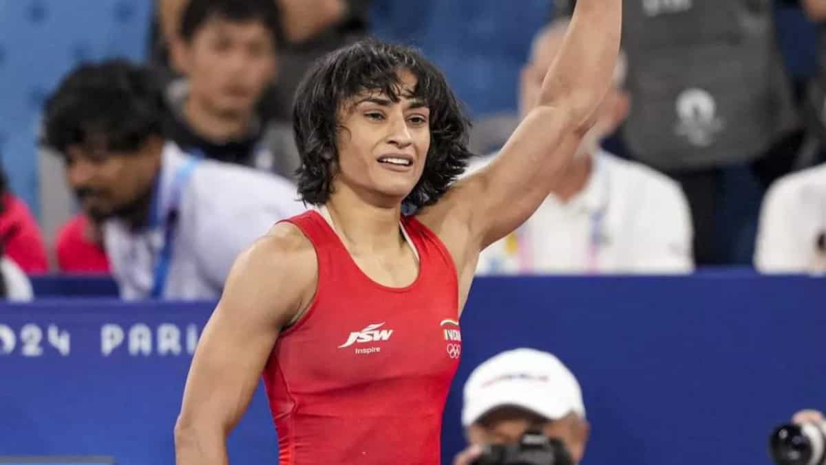 Wrestler Vinesh Phogat receives medical treatment after disqualification at Paris Games Wrestler Vinesh Phogat receives medical treatment after disqualification at Paris Games