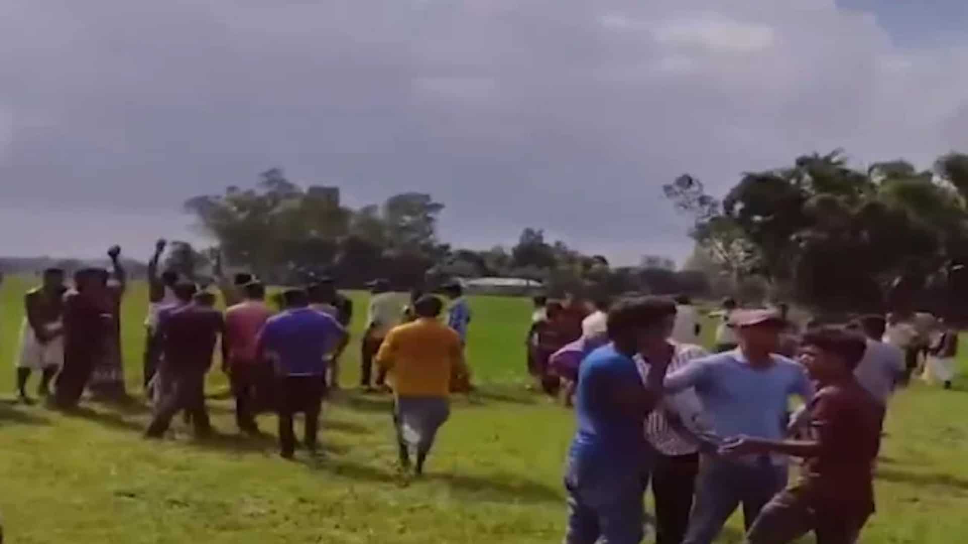 600 Bangladeshis attempt to cross into India's West Bengal fearing for their lives, stopped by border security