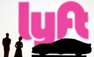 Lyft's soft forecast raises alarm bells as Uber gains ground