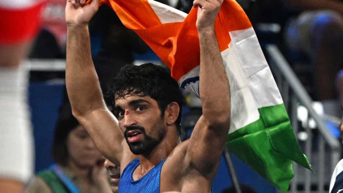 Paris Olympics 2024: India's Aman Sehrawat bags bronze medal in men's 57kg wrestling Paris Olympics 2024: India's Aman Sehrawat bags bronze medal in men's 57kg wrestling