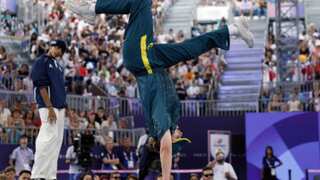 Bad on purpose? 'Kangaroo hopping' Australian breakdancer sets social media on fire