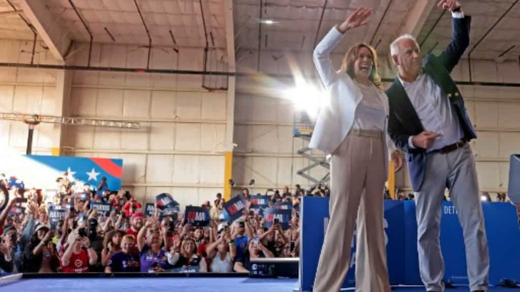 Trump says Kamala Harris should be disqualified for 'fake image' of crowd. What's the truth?