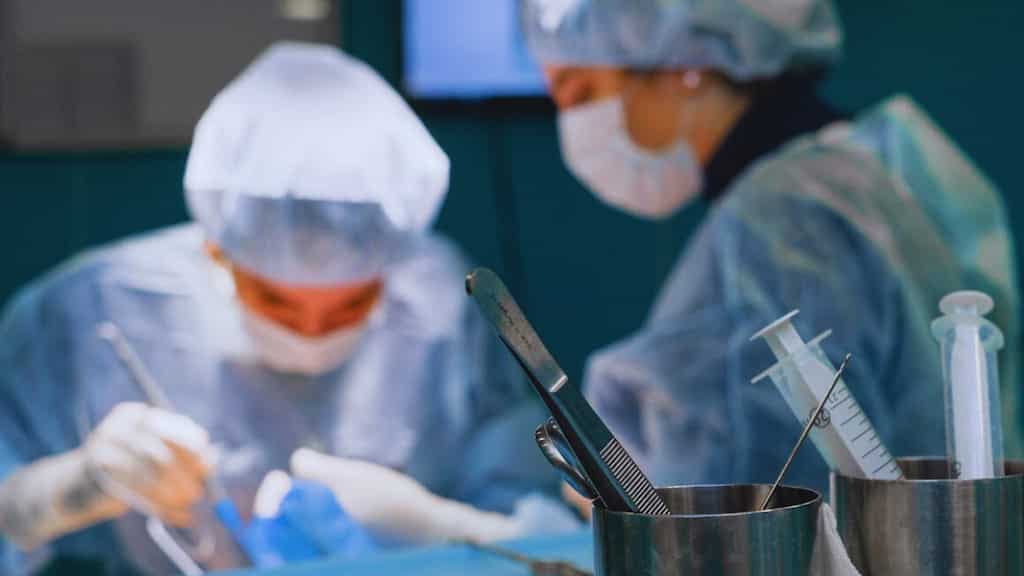 Doctors stunned after they found uterus, ovary inside father during hernia operation