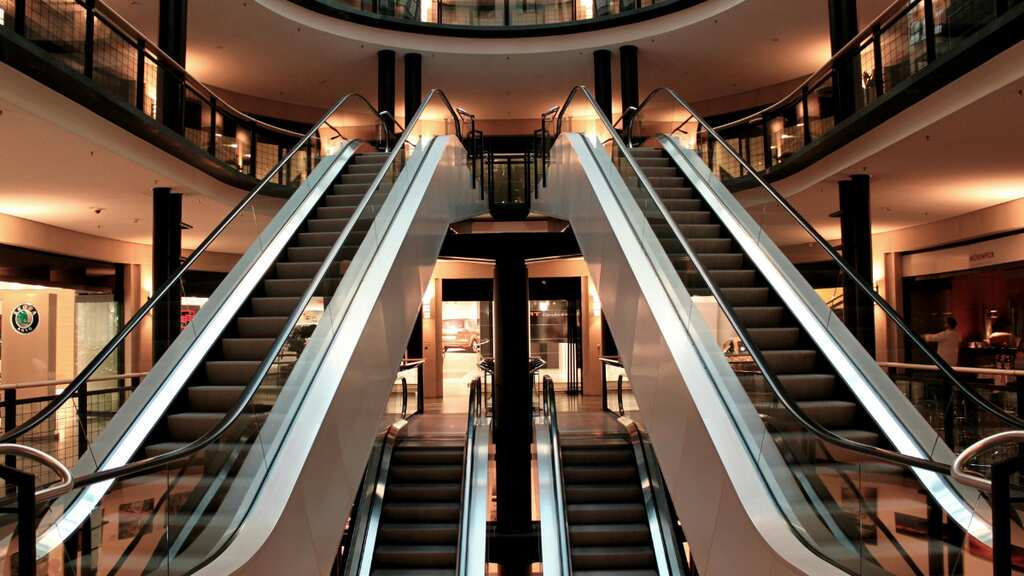 Shopping malls in India's Gurugram, Noida receive bomb threats