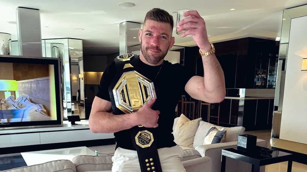 UFC 305: Dricus du Plessis defends middleweight title with submission win over Israel Adesanya