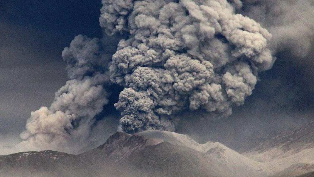 Volcano erupts following tremors in Eastern Russia; scientists warn of stronger earthquake