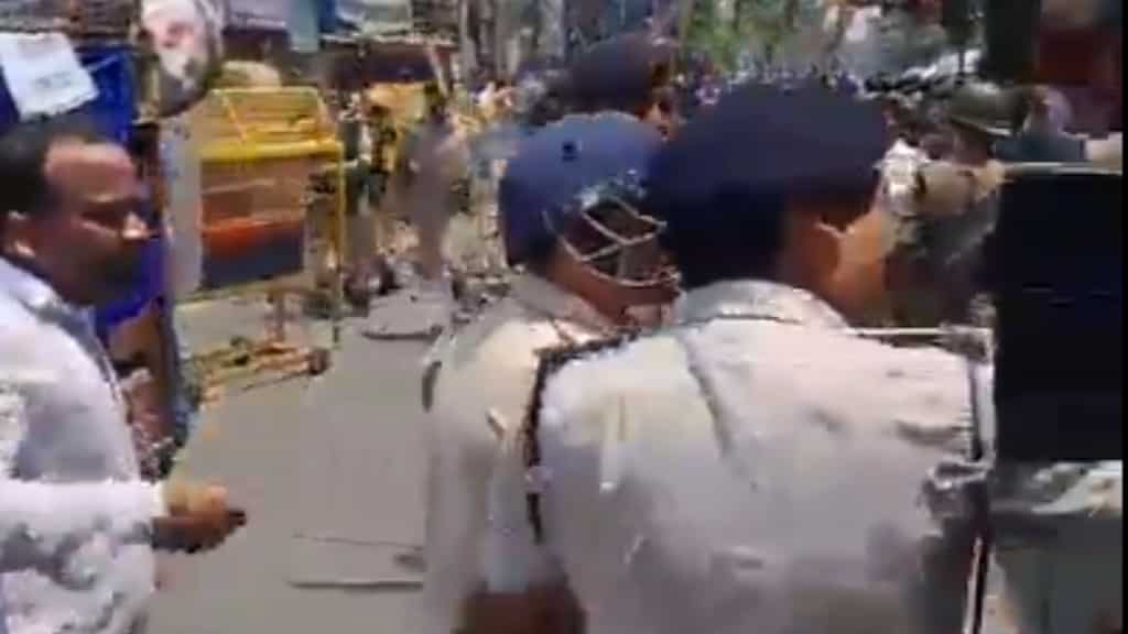 Bharat Bandh: SDM mistakenly lathi-charged by Patna policeman, watch video