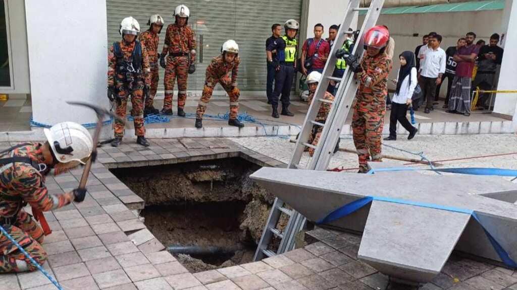 VIDEO: Indian woman falls into 8-metre-deep sinkhole in Kuala Lumpur