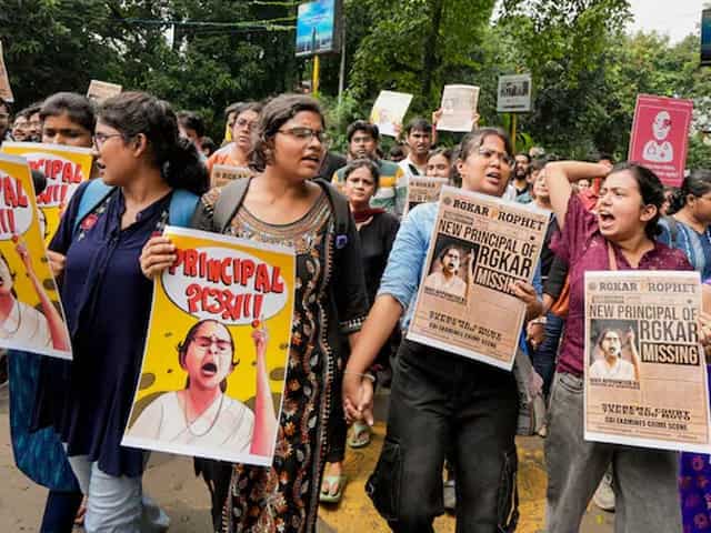 Kolkata horror: Accused Sanjay Roy stalked victim earlier; CBI investigating broken door bolt of seminar hall