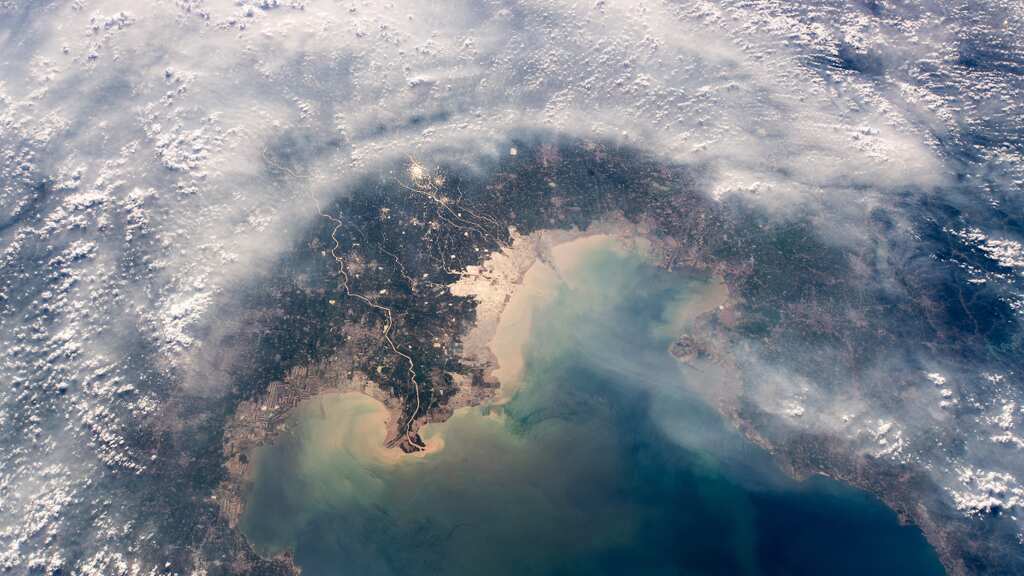 Britain on health alert, asks people to stay inside as corrosive gas fills skies in UK