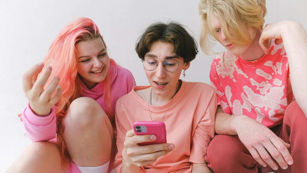 Are you addicted to social media and gaming? Here are tips to escape the mindless scrolling