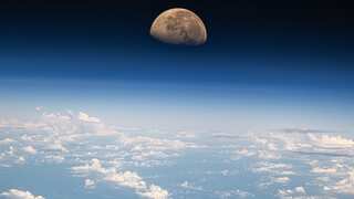 NASA astronaut captures mesmerising scene of moon setting above the Pacific