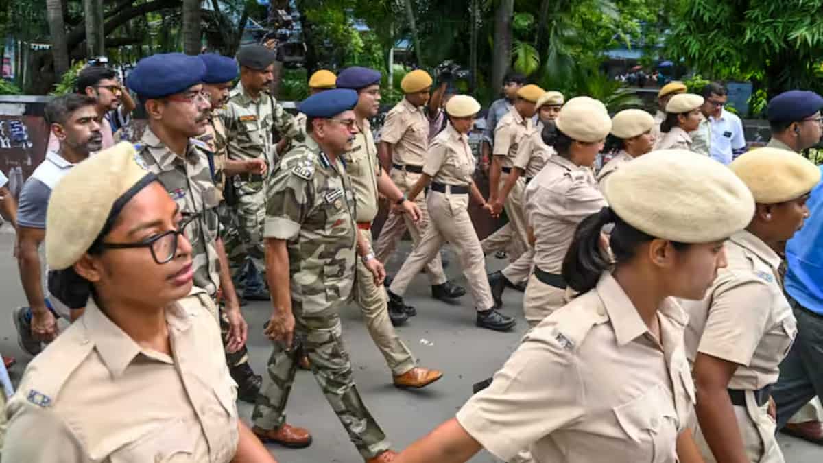 Massive police deployed ahead of students ‘Nabanna’ protest march in Kolkata Massive police deployed ahead of students ‘Nabanna’ protest march in Kolkata