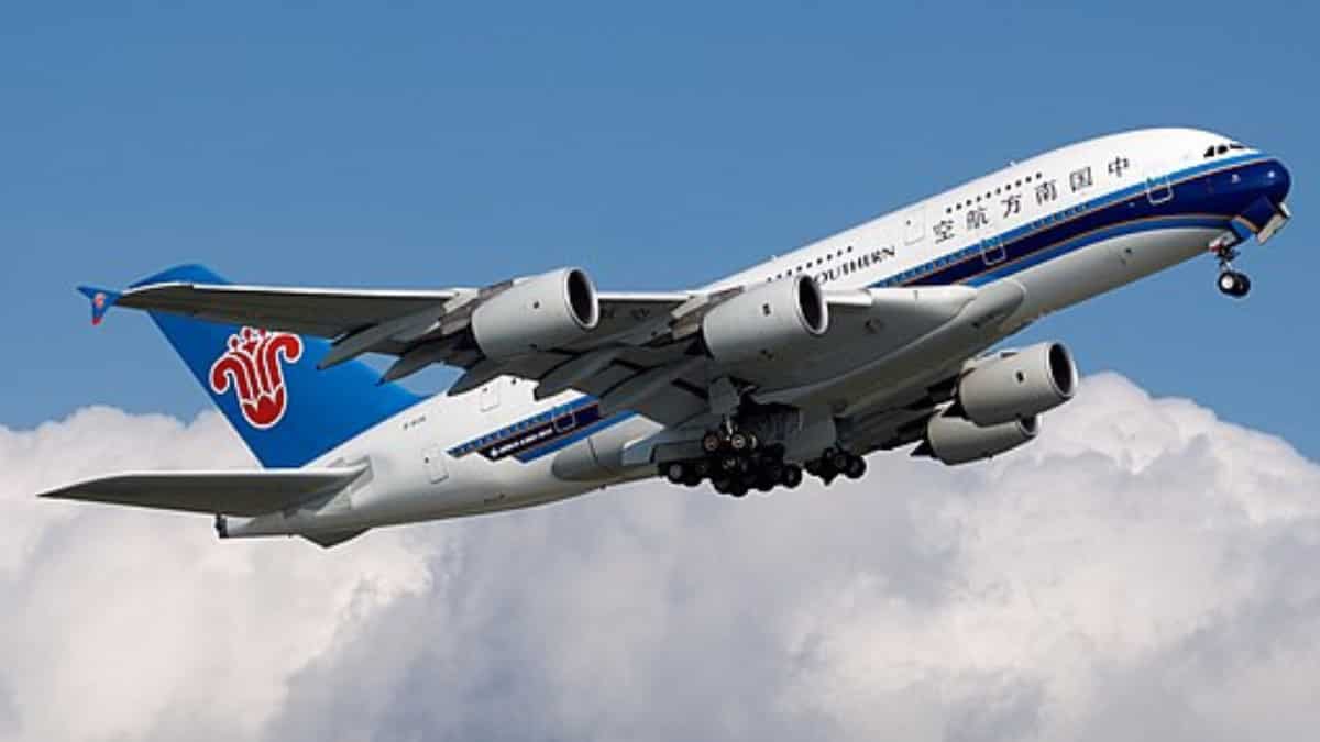 China: Woman gives birth on airplane at 25 weeks, nurse saves baby's life