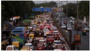Army officer raps motorist for casual behavior towards traffic rules, video goes viral