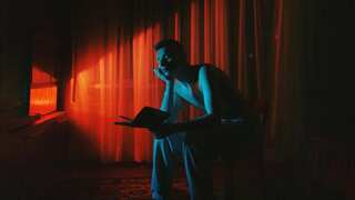 A book lover’s misadventure: Robber in Rome gets distracted by interesting book and ends up behind bars!