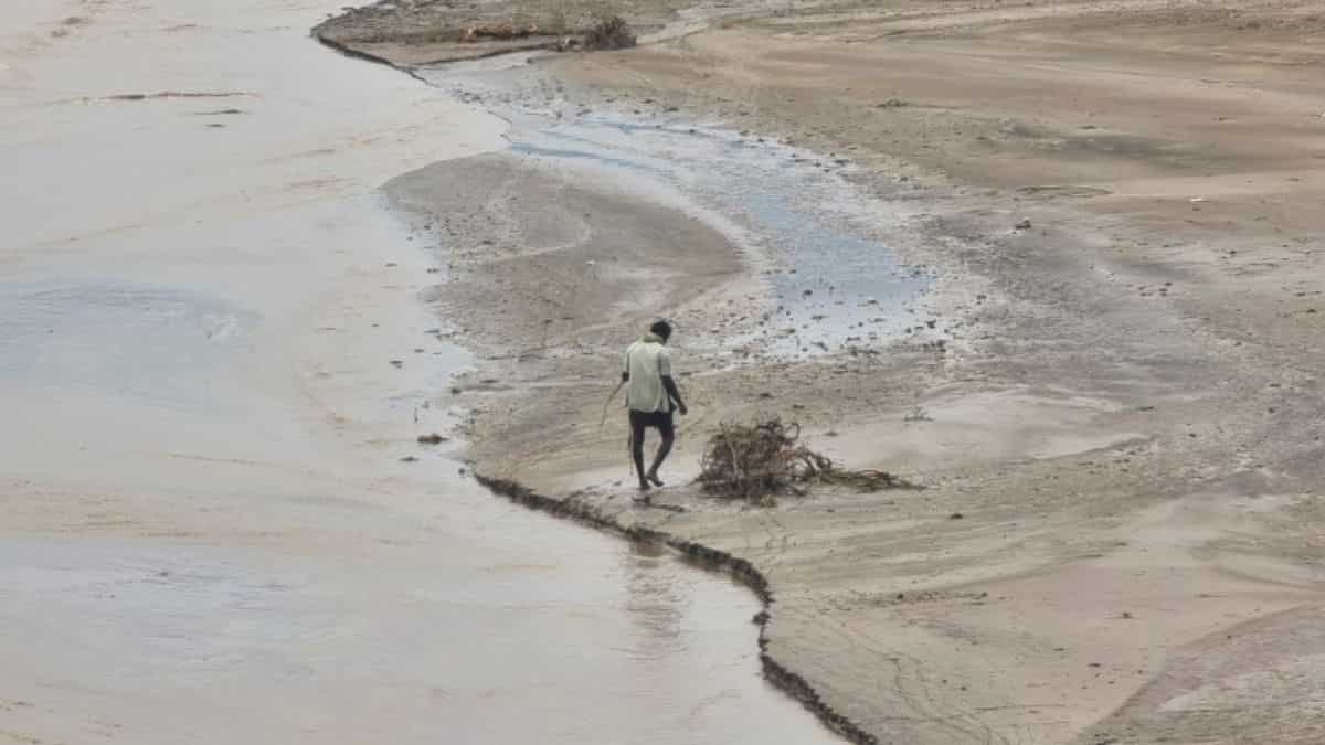 Heavy floods hit Yemen, trigger landslides; 24 people go missing, several homes swept away Heavy floods hit Yemen, trigger landslides; 24 people go missing, several homes swept away