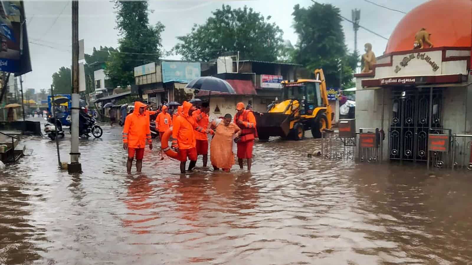 India: IMD issues red alert for Gujarat, 16 die as state braces for ‘extremely heavy rains’ India: IMD issues red alert for Gujarat, 16 die as state braces for ‘extremely heavy rains’