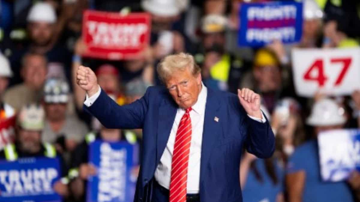 Trump thanks husbands for letting their wives attend his rallies, asks 'How do you put up with this?'