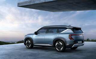 Government to maintain 48% tax on hybrid cars and 5% on EVs