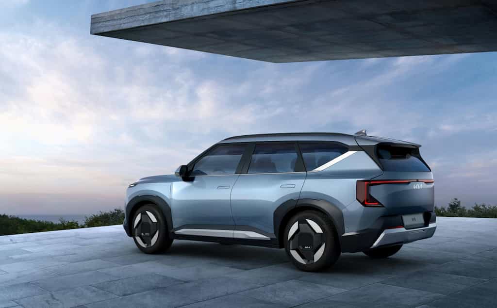 Government to maintain 48% tax on hybrid cars and 5% on EVs