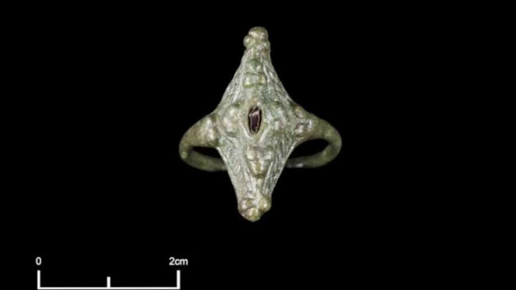 Rare kite-shaped Pictish ring found buried at Burghead Fort after 1000 years