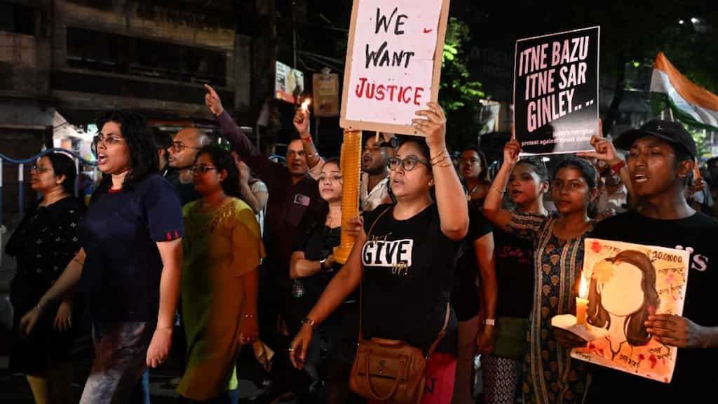 Kolkata horror: Doctors call off month-long protest; to resume emergency services from Saturday