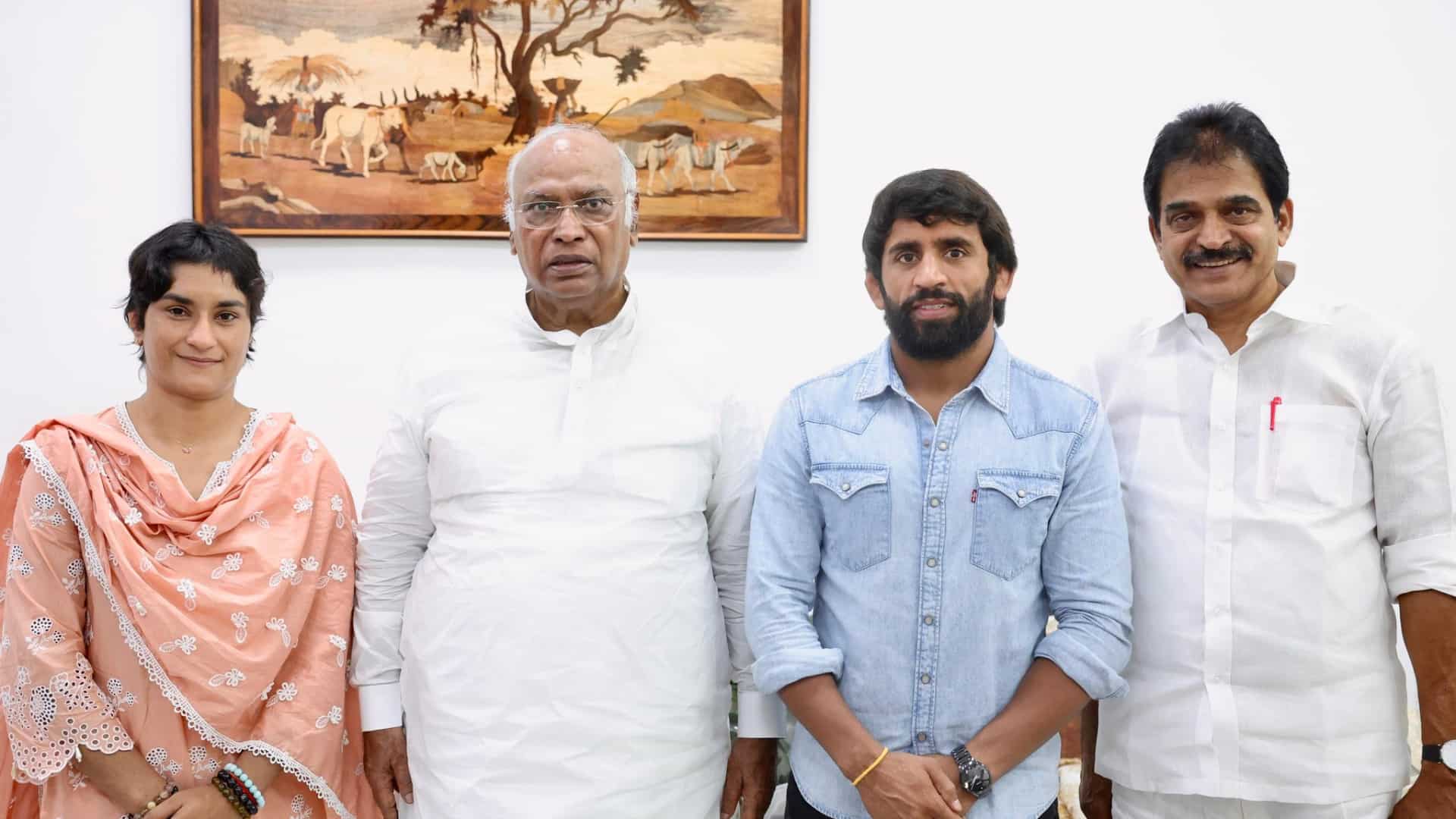 Olympic wrestlers Vinesh Phogat, Bajrang Punia join Congress ahead of Haryana polls Olympic wrestlers Vinesh Phogat, Bajrang Punia join Congress ahead of Haryana polls