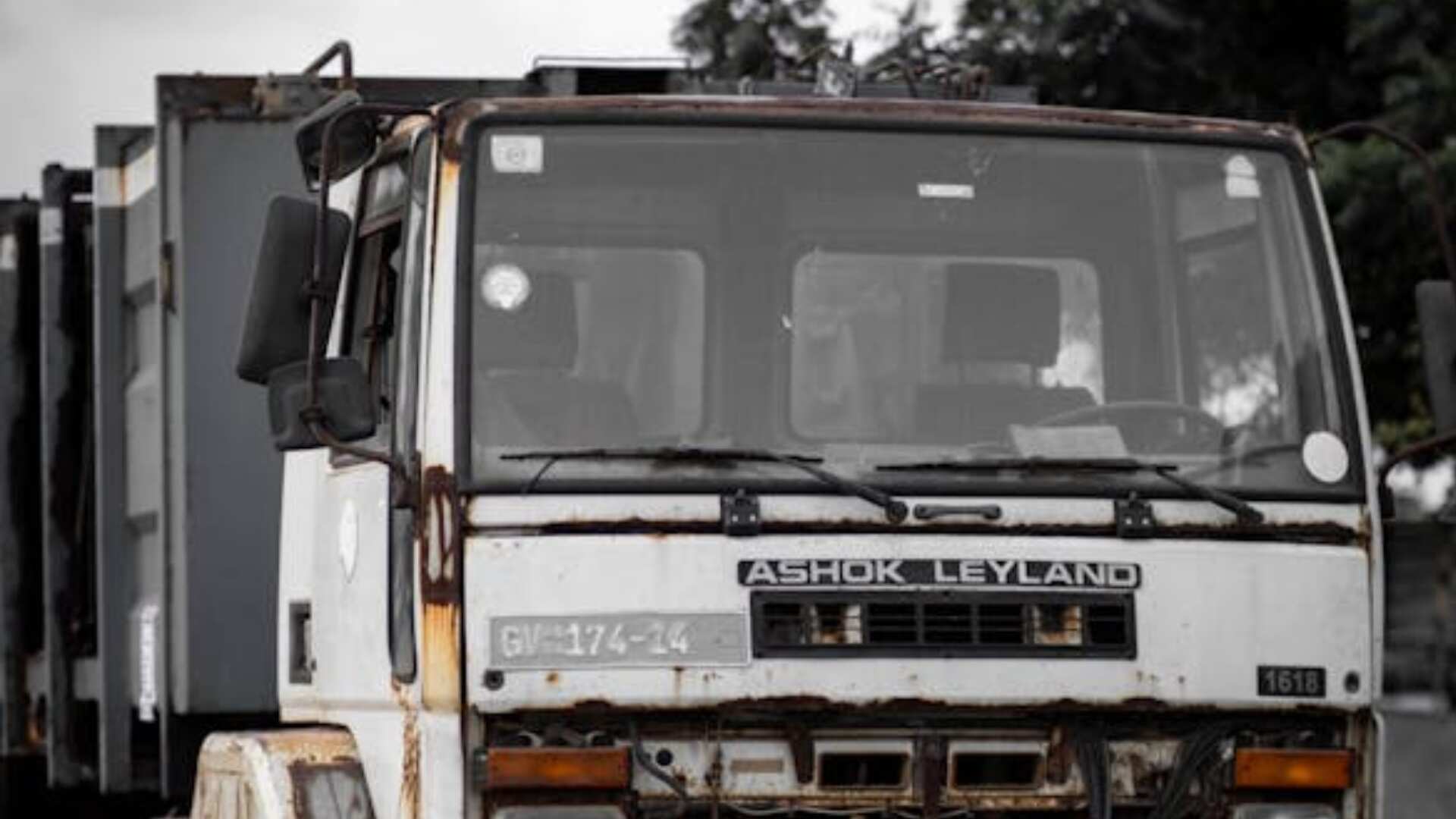 Video: Drunk driver rams his truck into Pune hotel after being denied food