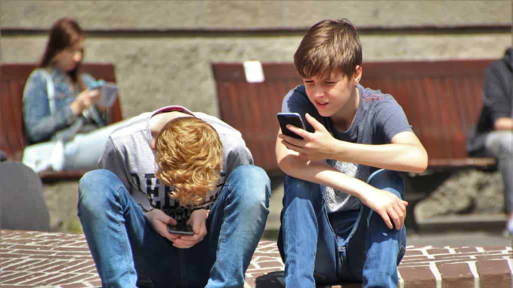 Australia to ban social media use for kids under THIS age to tackle mental health crisis