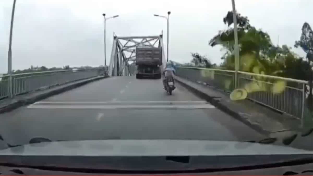 Watch: Terrifying moments as Vietnam bridge collapses, sending vehicles ...