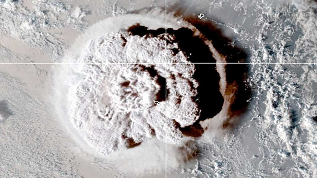 An underwater volcanic eruption filled stratosphere with 150 metric tonnes of water vapour. Here's how