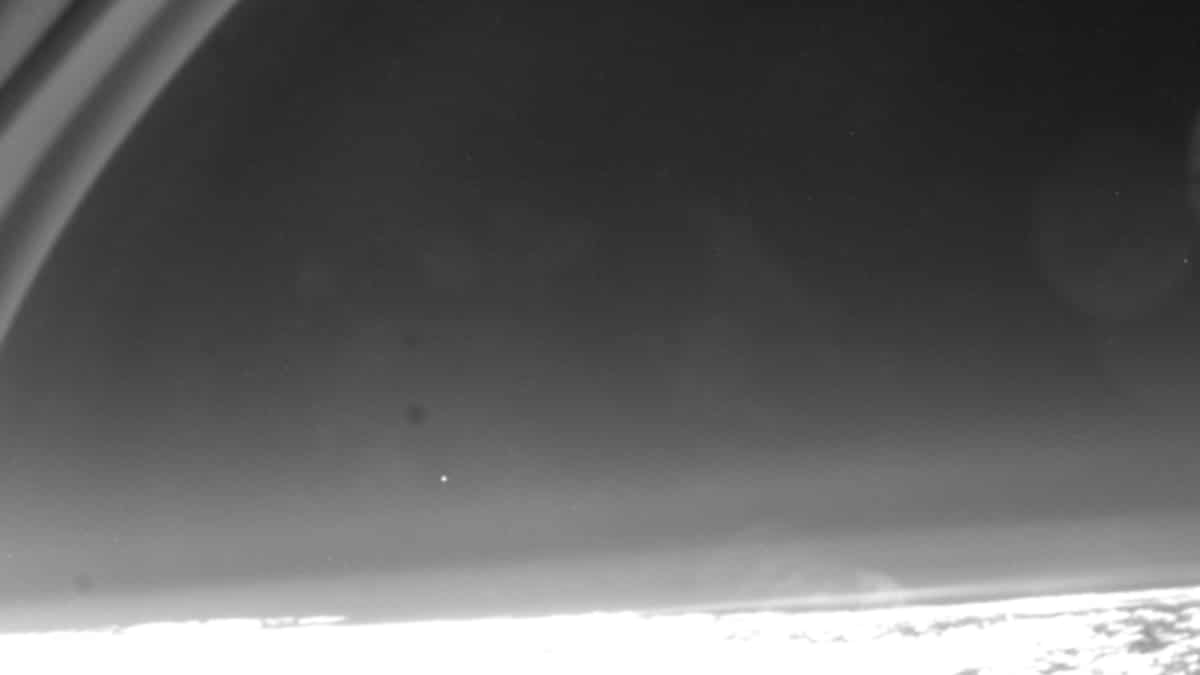 ESA's plane captures a rare glimpse of spacecraft's homecoming as it reenters Earth's atmosphere