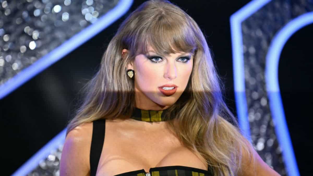 Taylor Swift uses the MTV VMAs stage to talk about US Presidential elections Taylor Swift uses the MTV VMAs stage to talk about US Presidential elections