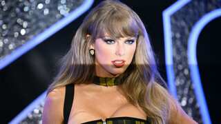 Taylor Swift uses the MTV VMAs stage to talk about US Presidential elections 