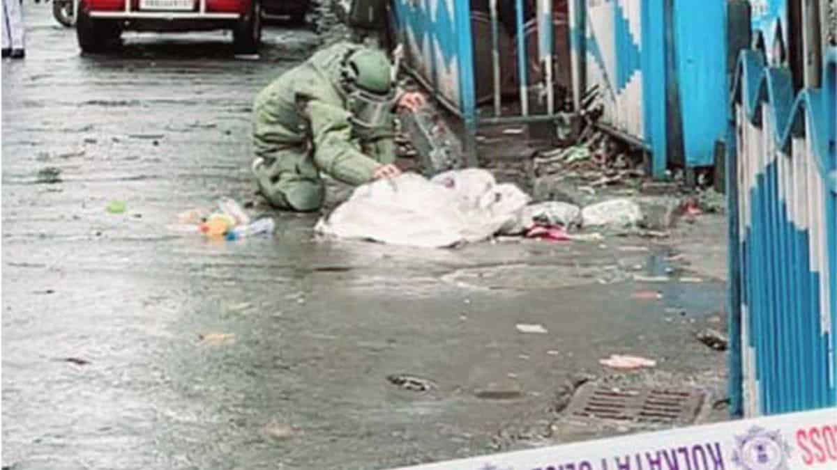 Kolkata blast: Ragpicker injured; bomb disposal squad probe scene Kolkata blast: Ragpicker injured; bomb disposal squad probe scene