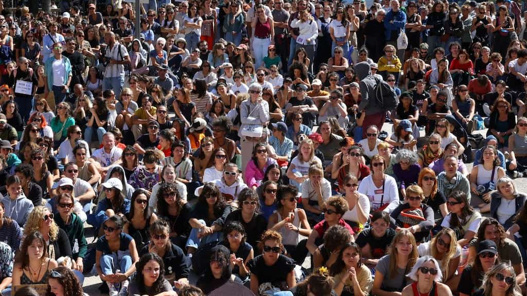 'Drugged and raped for decades,' Hundreds gather in support of Gisele Pelicot in France