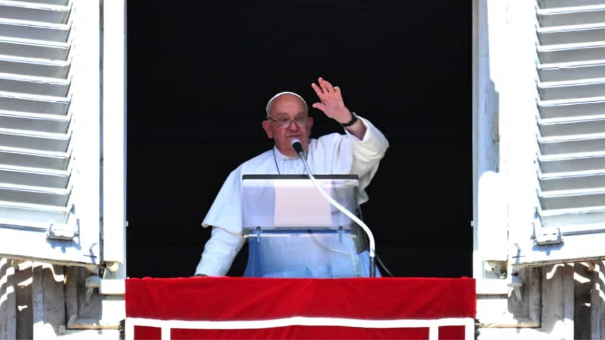 Pope Francis says won't go to Paris for Notre-Dame reopening