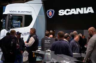 Truck manufacturers ready for electric revolution, but charging infrastructure lags behind