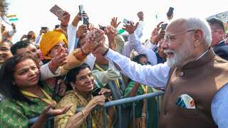 Indian diaspora greets PM Modi as he arrives in US