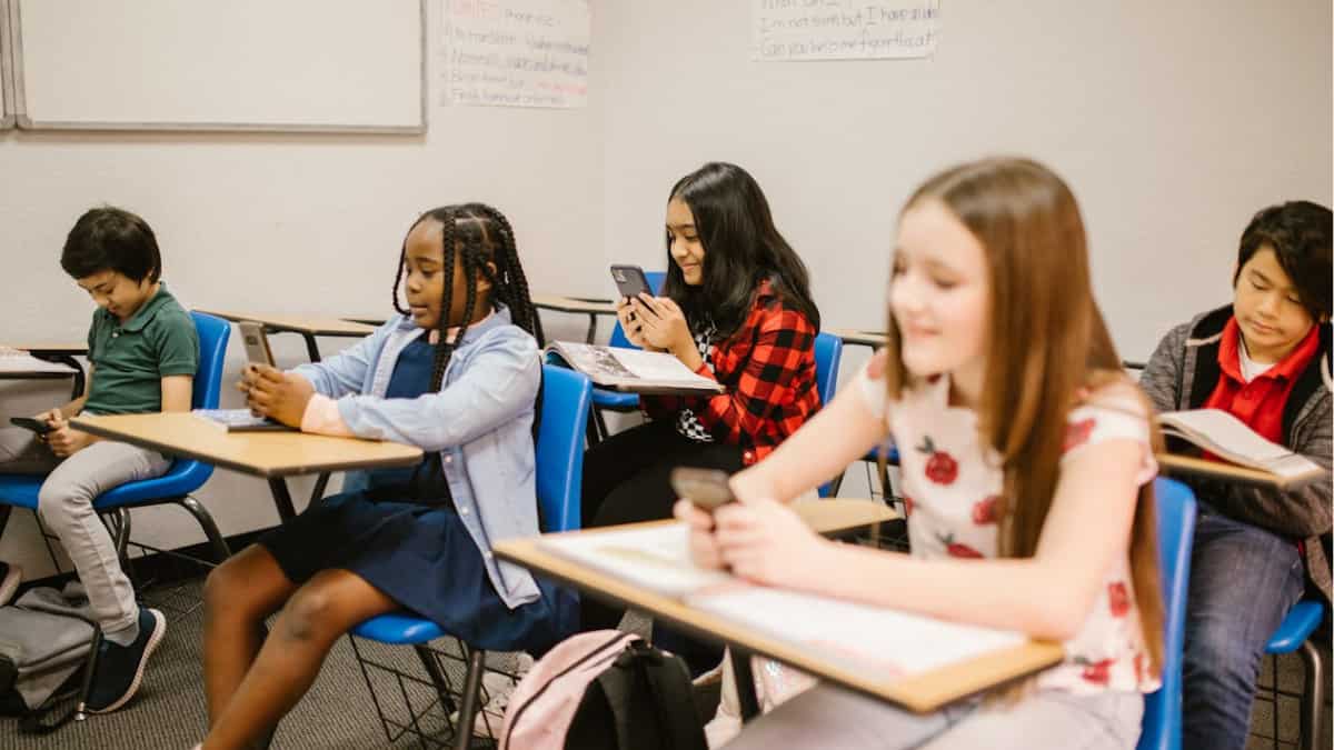 California becomes latest US state to ban or restrict smartphones in schools