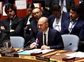 French foreign minister to visit Lebanon to deliver aid amid fears of all-out war