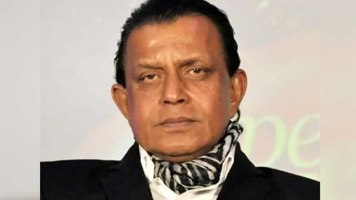 Bollywood News: Mithun Chakraborty on winning the Dadasaheb Phalke Award: Neither can I laugh nor cry Bollywood News: Mithun Chakraborty on winning the Dadasaheb Phalke Award: Neither can I laugh nor cry