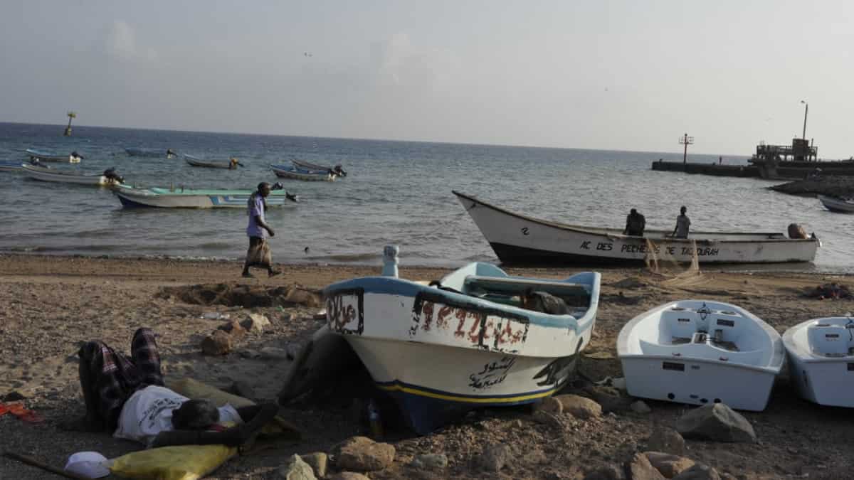 At least 45 people dead as two migrant boats sink off Djibouti, scores still missing
